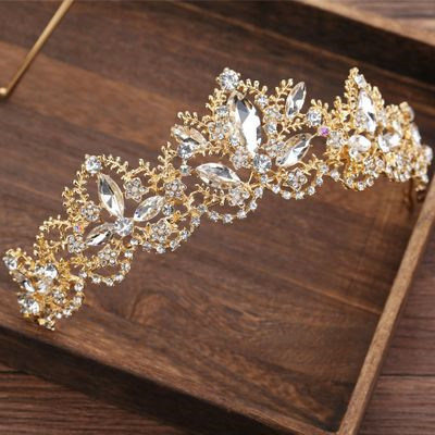 The Baroque Design of Wedding Tiara for Bridal